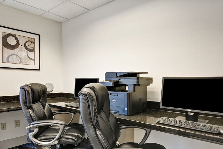 Holiday Inn Express & Suites New Berlin by IHG
