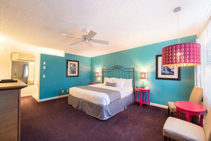 Room 22 of 37