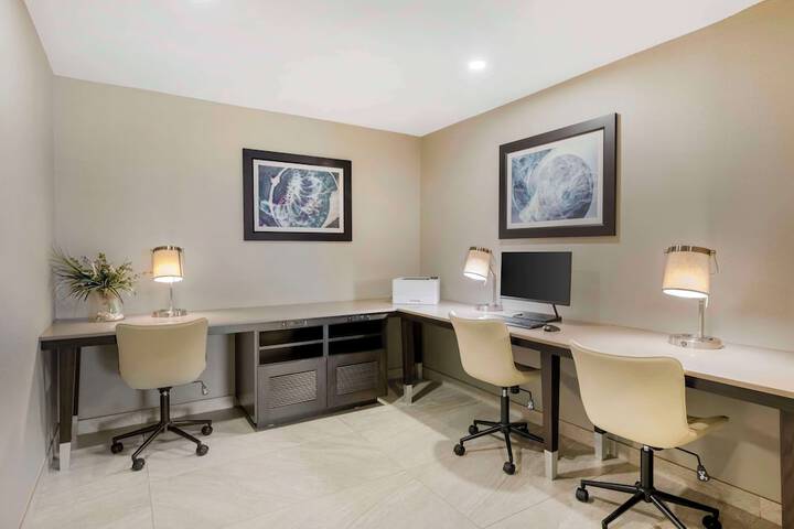 Best Western Plus Agate Beach Inn