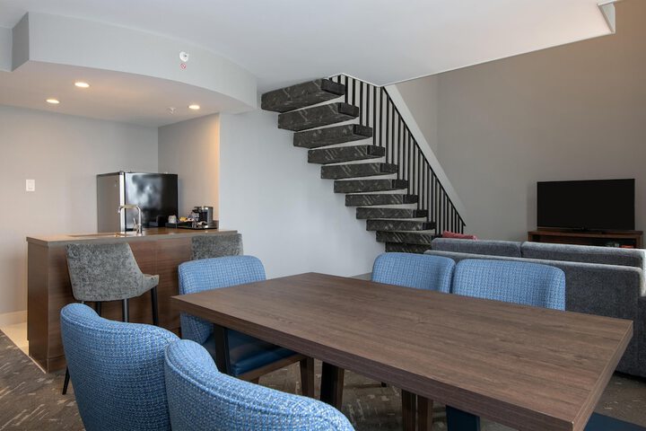 DoubleTree by Hilton Hotel West Edmonton