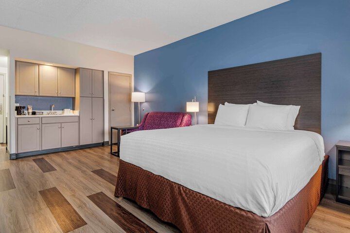 Room 10 of 25