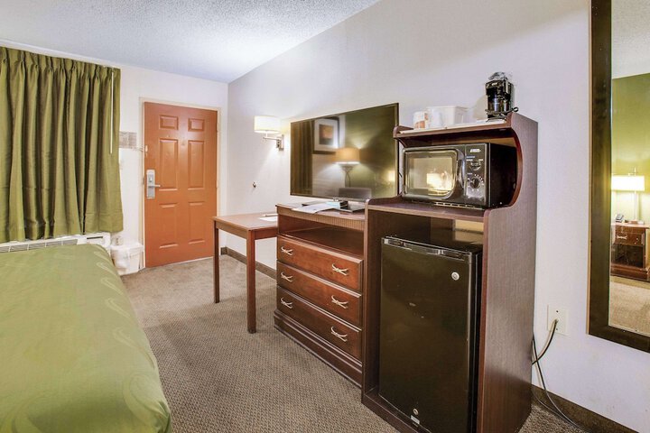 Room 12 of 28