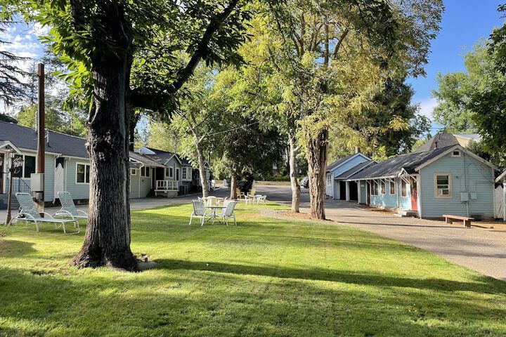 Piety Hill Cottages
