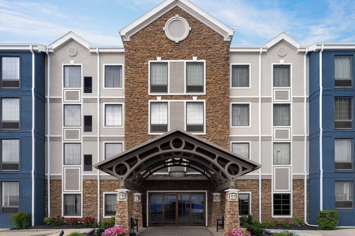 Staybridge Suites Indianapolis-Airport by IHG