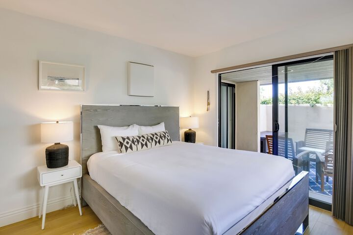 Solana Beach Condo w / Community Pool Beach Access