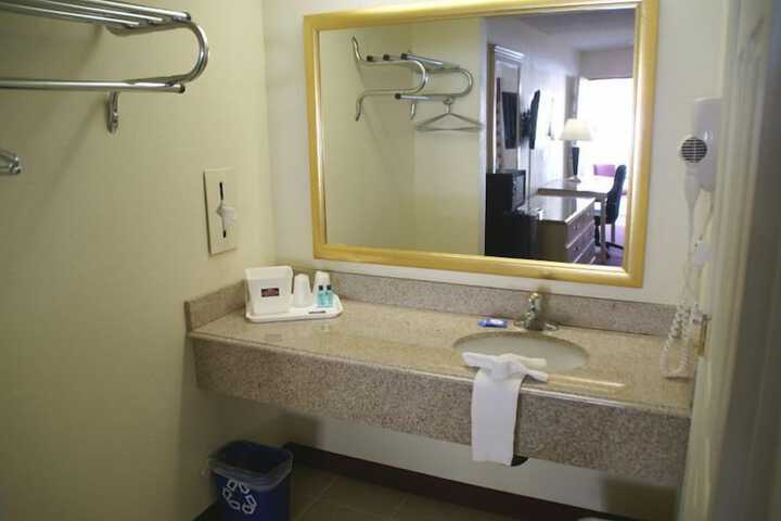 Room 6 of 8