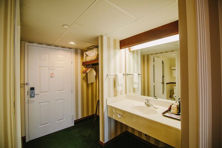 Room 25 of 44