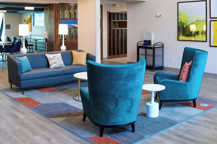 Comfort Inn & Suites NW Milwaukee