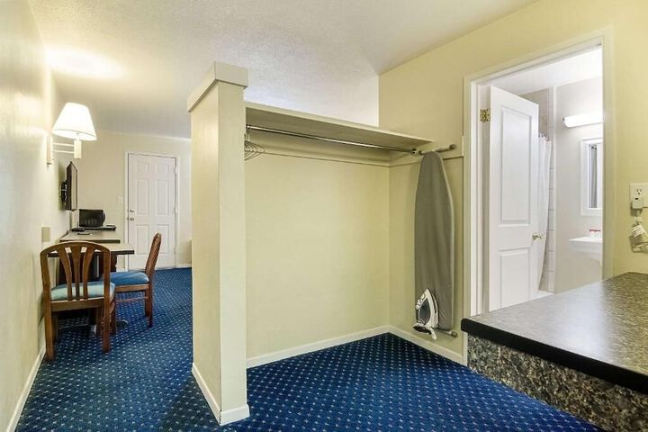 Room 10 of 22