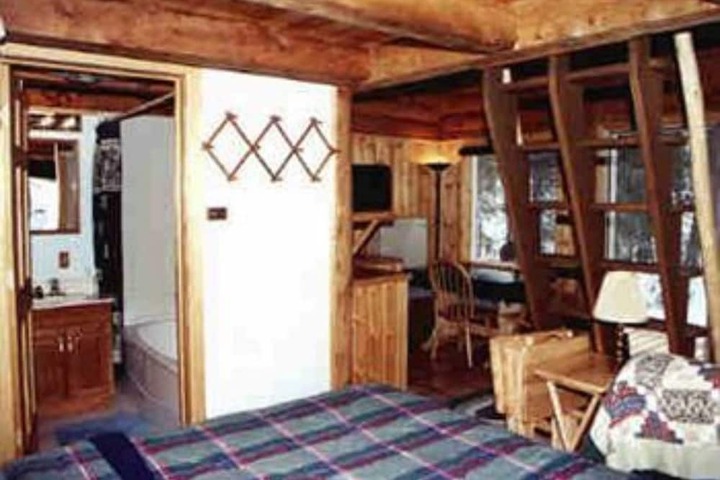 Daniels Lake Lodge B & B