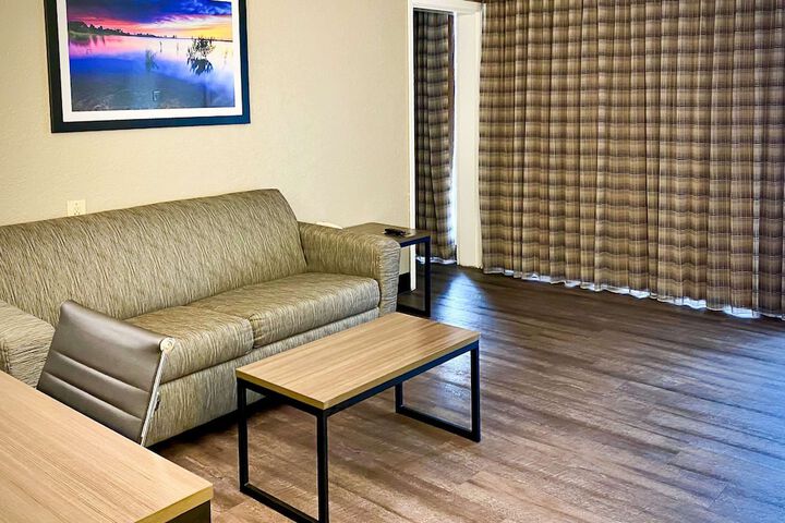 Room 12 of 28
