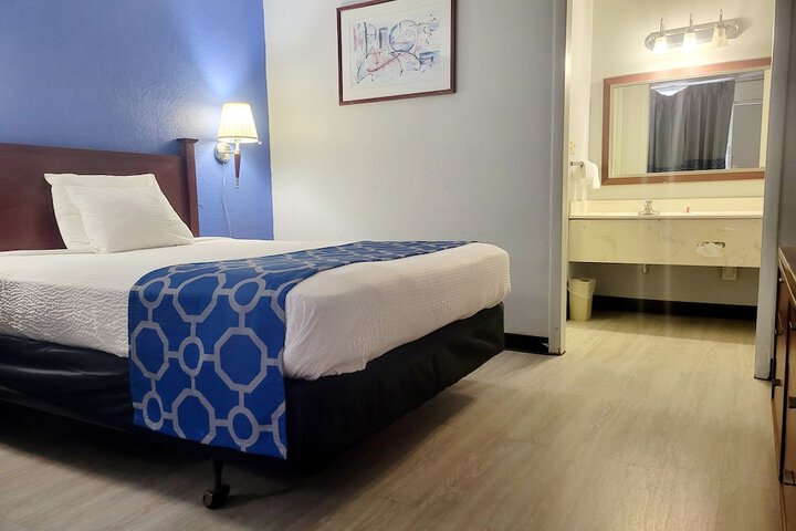 Room 28 of 40