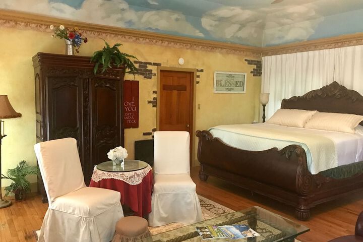 The Old Liberty Schoolhouse B & B