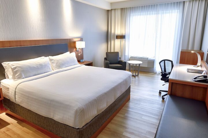 Room 16 of 32