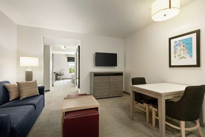 Room 25 of 37