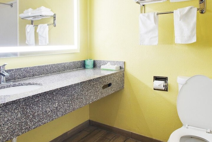 Plantation Suites & Conference Center