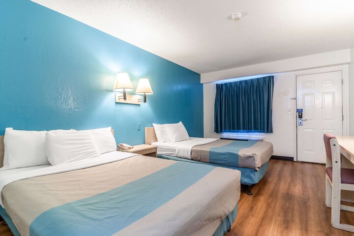 Room 16 of 28