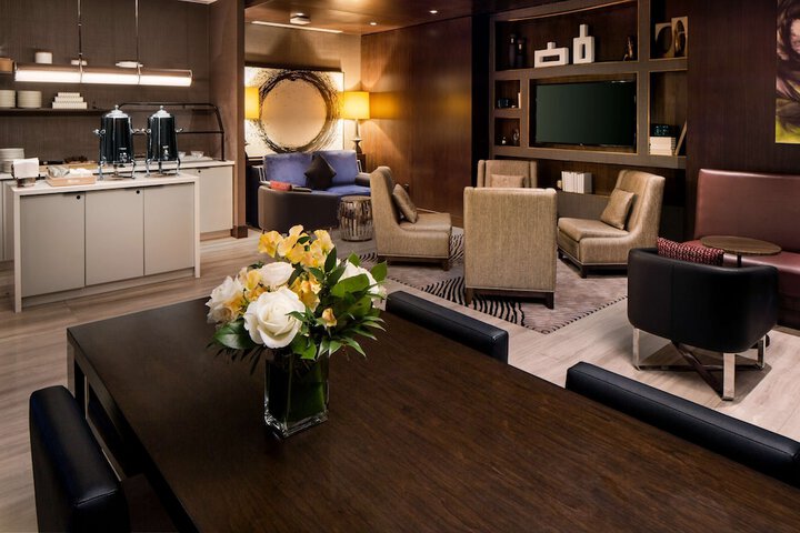 Lounge 51 of 52