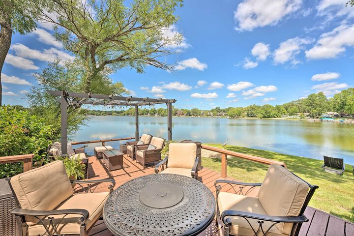 Lakefront Oasis w / Boat Dock Fire Pit, Grill