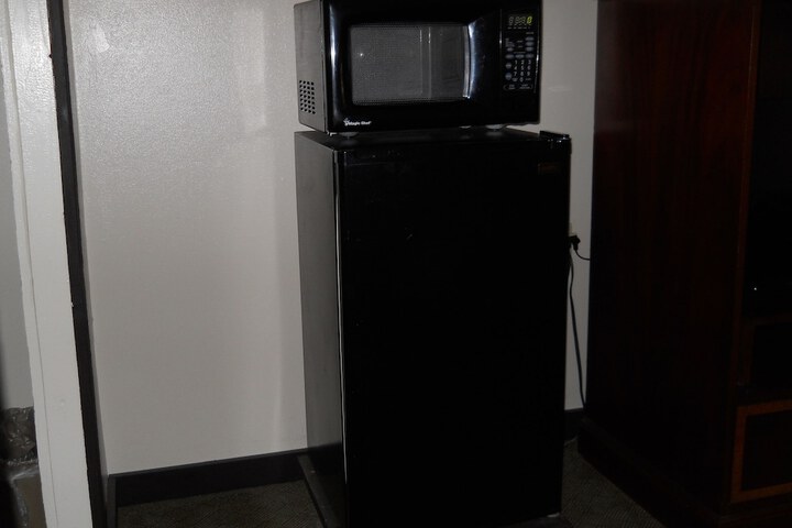 Room 4 of 12