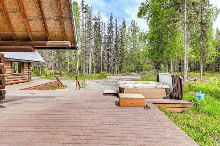 Roomy Log Cabin w / Hot Tub Walk to Kenai River!