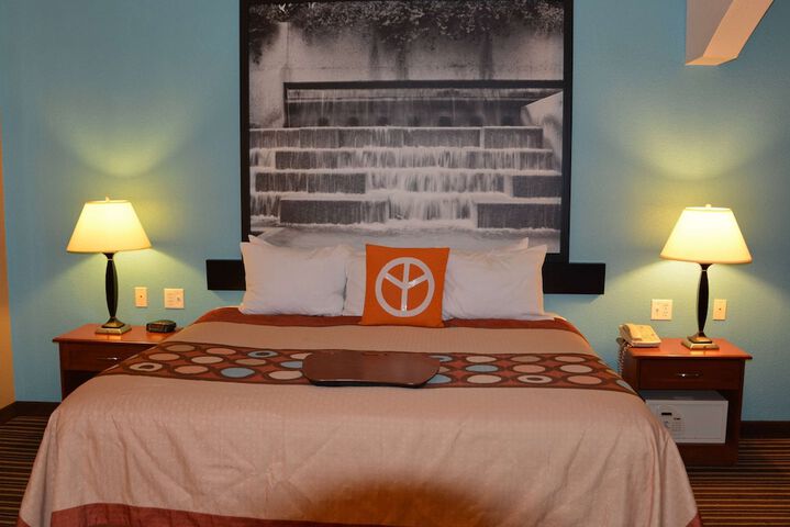 Super 8 by Wyndham Austin / Airport South