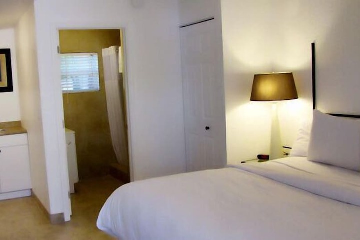 The Cabanas Guesthouse & Spa - Caters to Gay Men