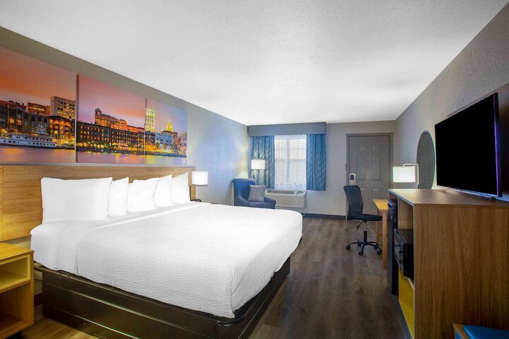Room 5 of 38