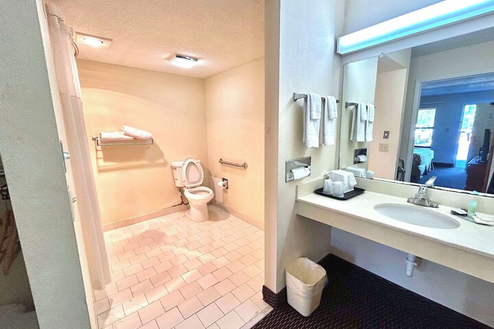 Room 7 of 14