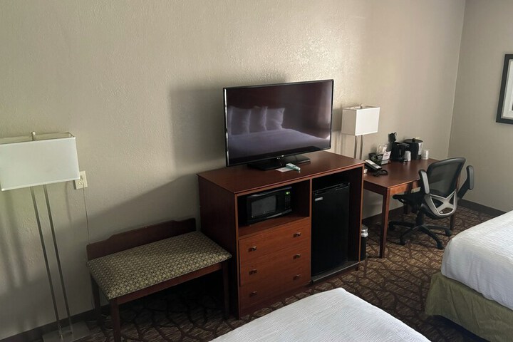 Room 28 of 46