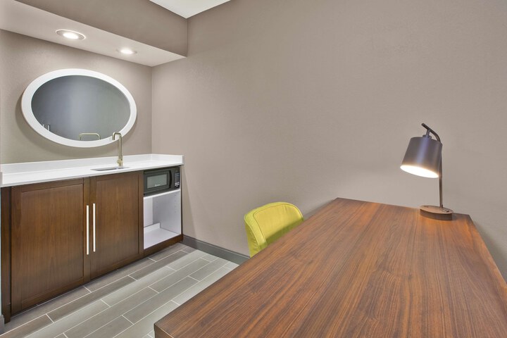 Room 26 of 40