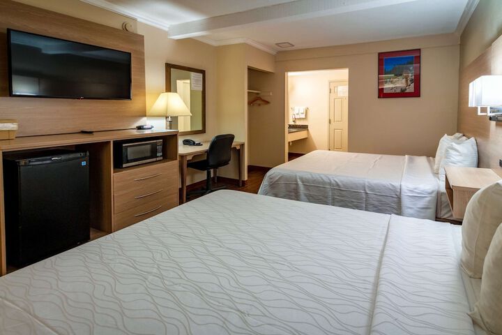 Room 13 of 25