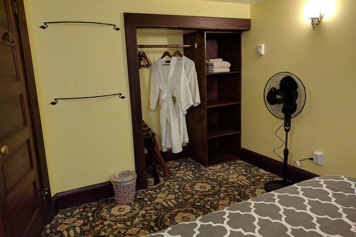Room 30 of 44