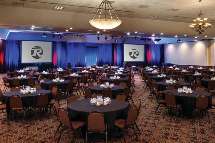 Ballroom/Hall 31 of 35