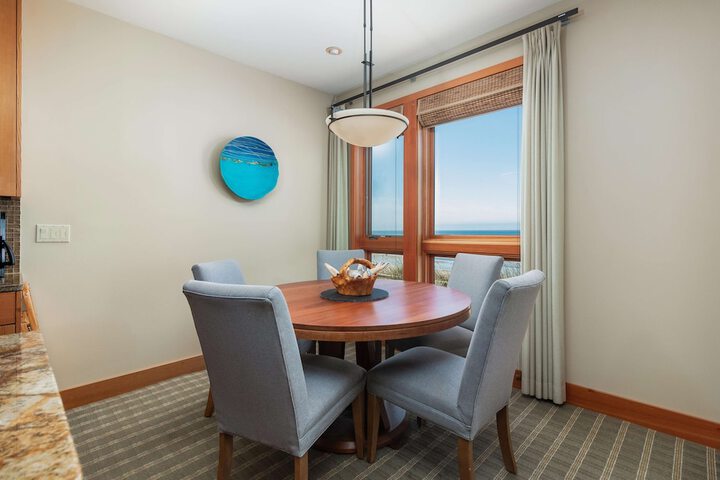 Headlands Coastal Lodge & Spa