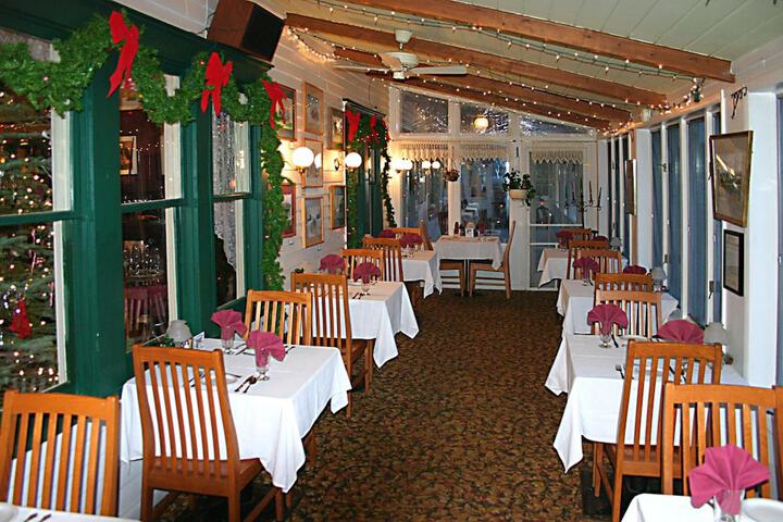 Dining 45 of 62