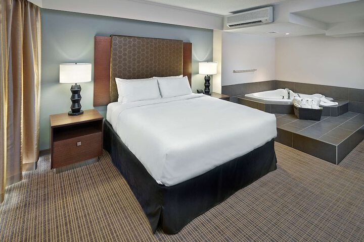 Room 17 of 37