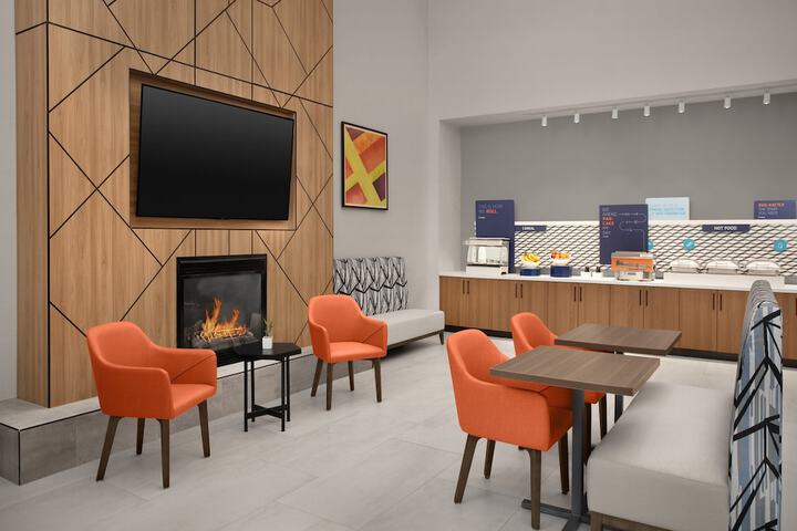 Holiday Inn Express Hotel & Suites DFW West - Hurst by IHG