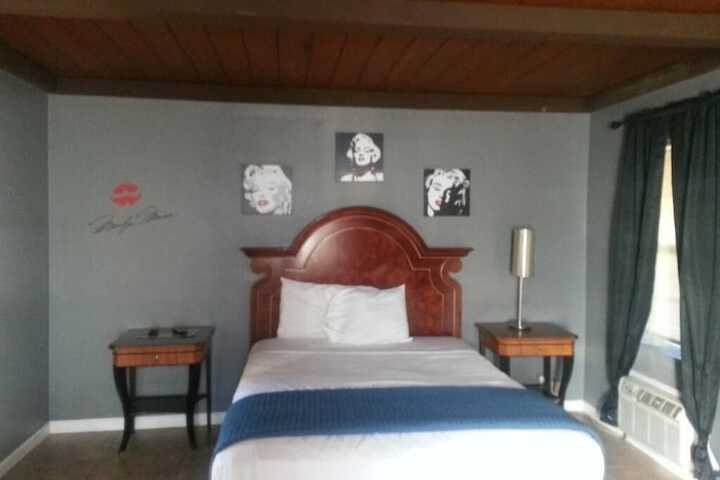 Room 28 of 66