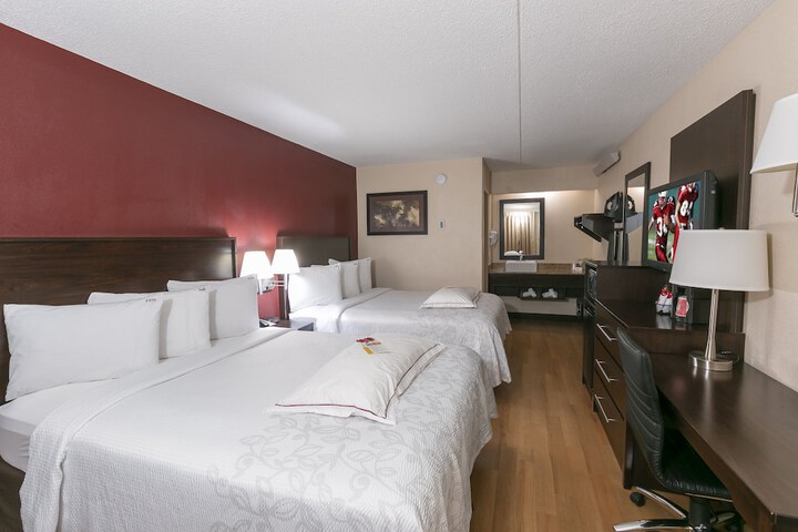 Red Roof Inn PLUS+ West Springfield