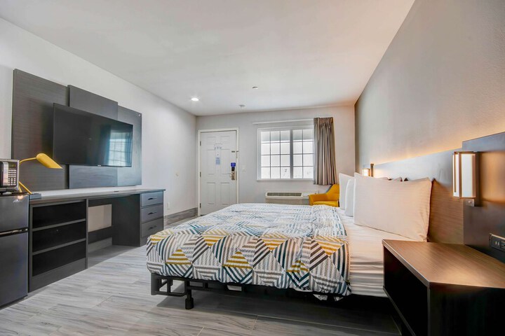 Room 32 of 44