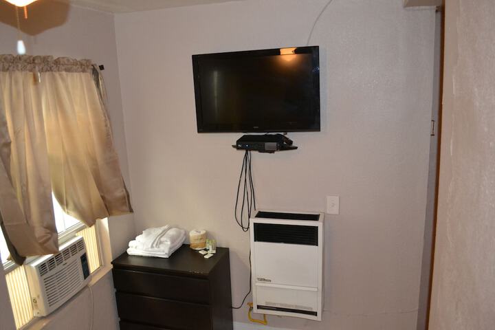 Monterey Inn Hotel