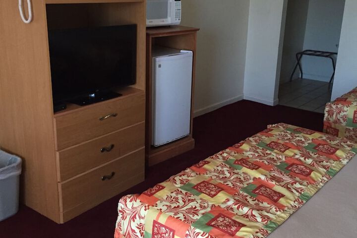Wildwood Inn Tropical Dome & Theme Suites