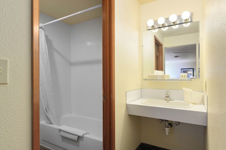 Room 92 of 128