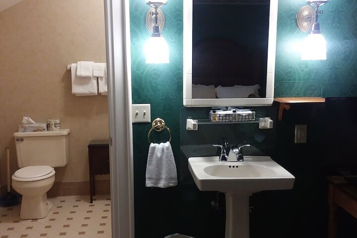 Room 40 of 61