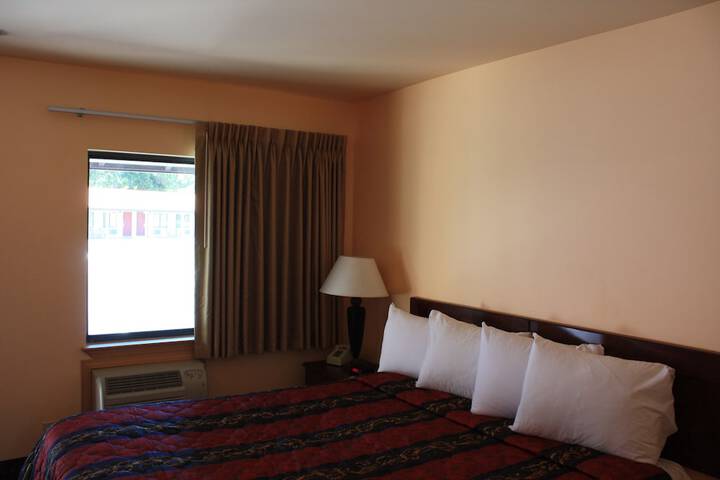 Gold Trail Motor Lodge