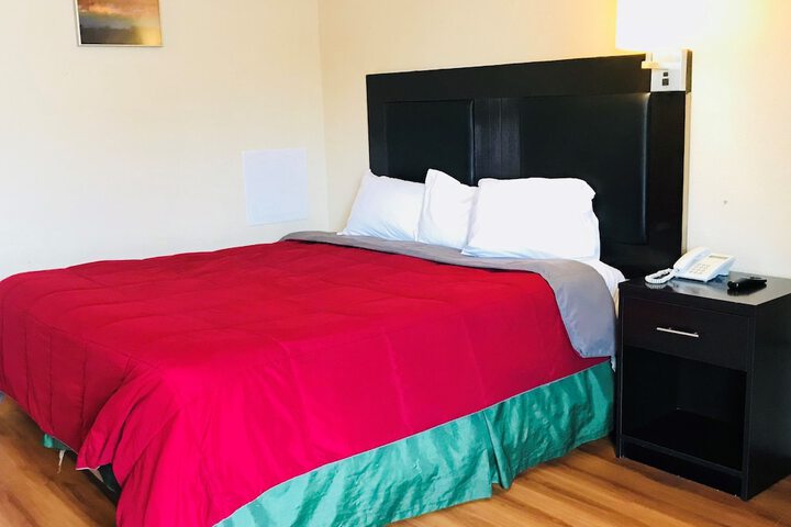 Room 4 of 16