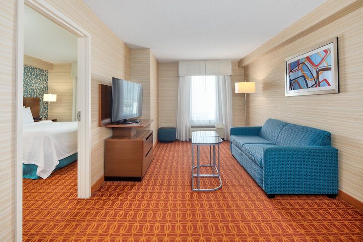 Fairfield Inn and Suites by Marriott Toronto Airport