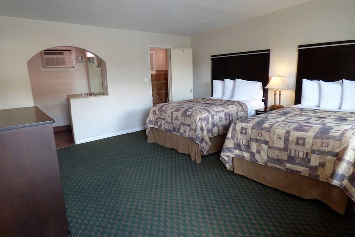Room 4 of 16