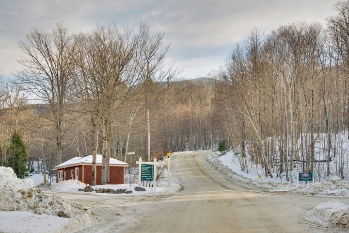 Close to Smuggs Lifts! Cozy Mountain-view Condo